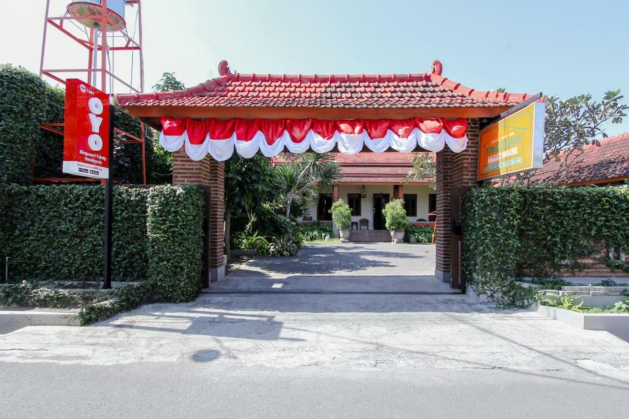 بانيووانجى Oyo 1361 Singosari Family Residence المظهر الخارجي الصورة
